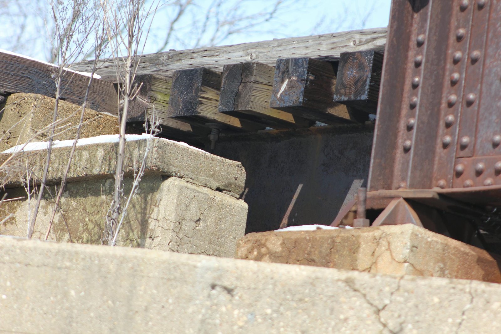 Jump span to accommodate skew